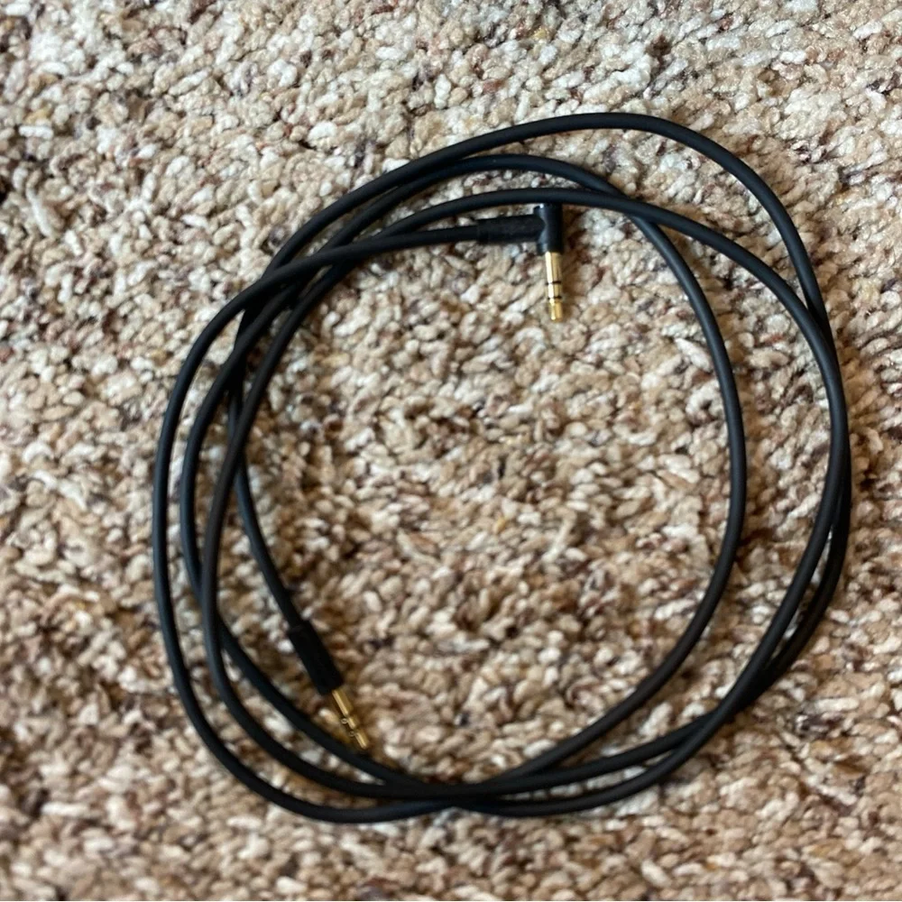 BEATS Wireless HD Hard Case And Charging Cord - Picture 6 of 7